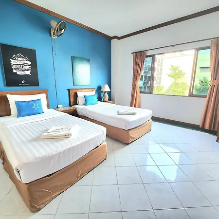 Sea Front Home Hotel - Patong Beach Exterior photo