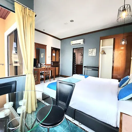 Sea Front Home Hotel - Patong Beach Exterior photo