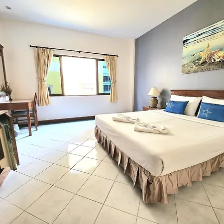 Sea Front Home Hotel - Patong Beach Exterior photo