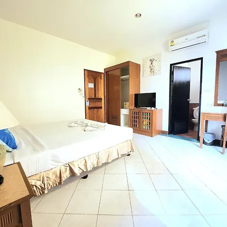 Sea Front Home Hotel - Patong Beach Exterior photo